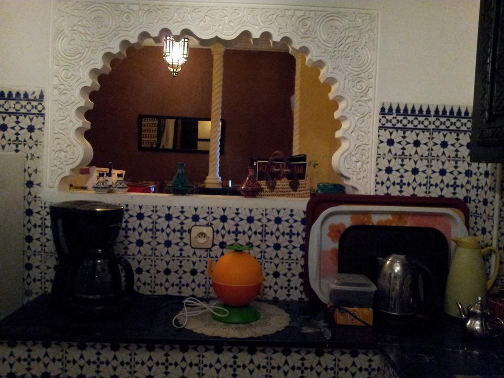 Riad Les Portes De La Medina Marrakesh Bagian luar foto